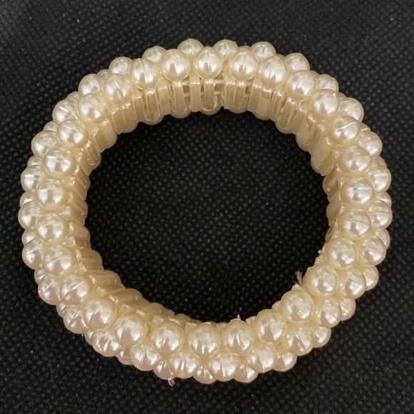 Vintage 1” expandable mixed pearl bracelet/cuff - Picture 3 of 7